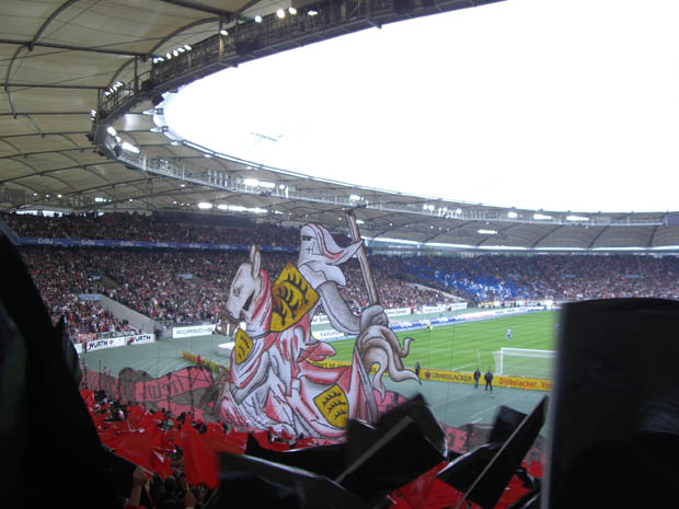 Derby in Stuttgart. Im Duell Baden gegen W�rttemberg kann der VfB am Ende 3 Punkte einfahren und siegt mit 3 zu 1. Vorallem die Choreo zu Beginn des Spiels hat den Besuch in der Mercedes-Benz Arena gerechtfertigt. Viel Spa� mit den Bildern...